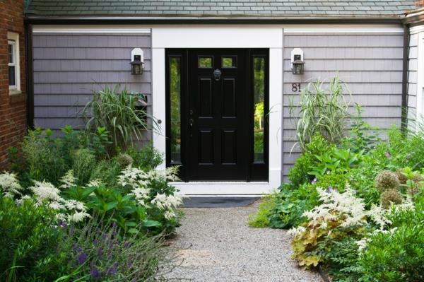 puutarhan muotoiset kasvit talo / rakennus musta ovi