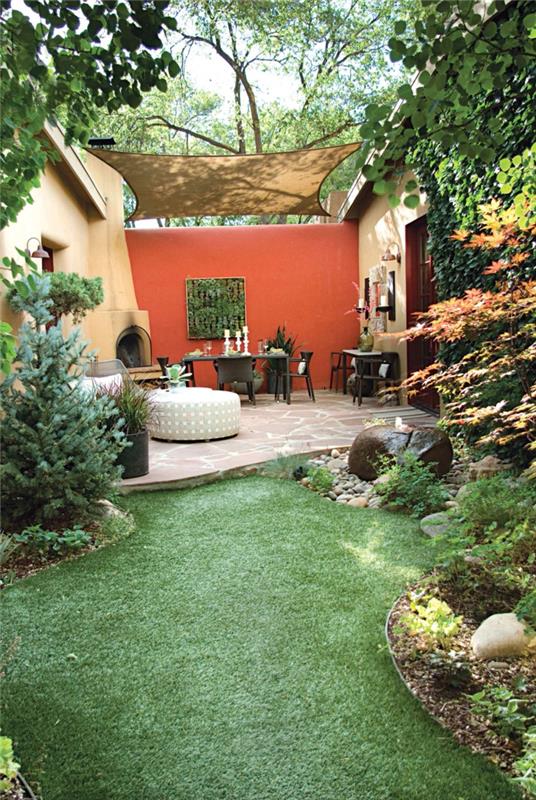 puutarha suunnittelu oranssi aksentti seinä puutarhakalusteet vihreä nurmikko