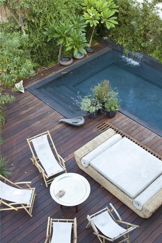 puutarhakalusteet huonekalut uima -altaan äärellä