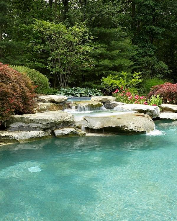 puutarha uima -allas vesiputous kivet laatat luonnollisesti