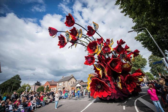 puutarhaveistokset kuva malou evers kukkaparaati Bloemencorso Zundert dahlias