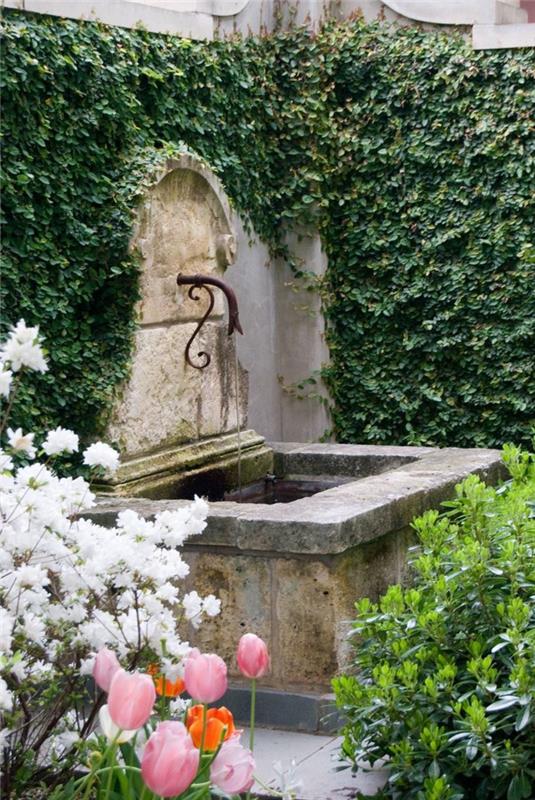 puutarha suihkulähde suunnittelu romanttiset kukat kiipeilykasveja