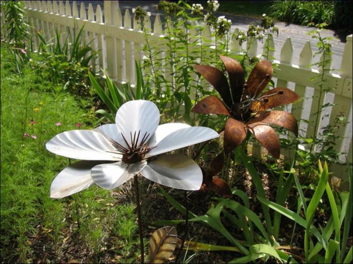 puutarhan koristeluhahmot metallihahmot kukka ulkosuunnittelu