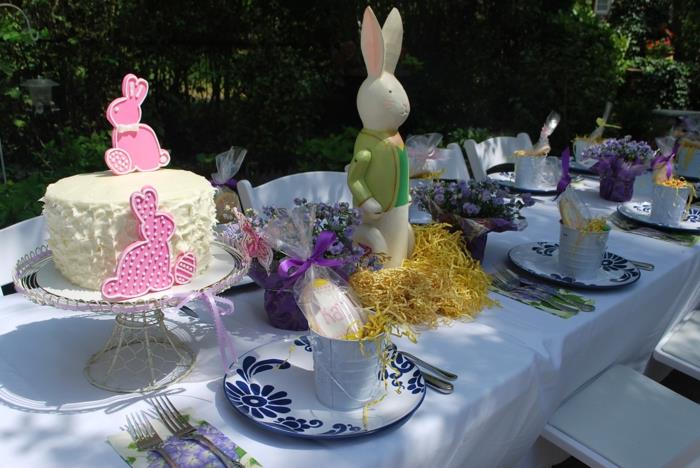 puutarhakoristeideat puutarhajuhlapöydän koristeet juhlakukat pääsiäispuput