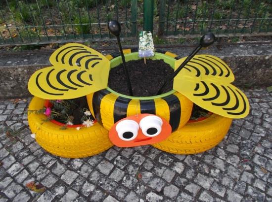 DIY puutarhan sisustusideoita mehiläisille auton renkaista