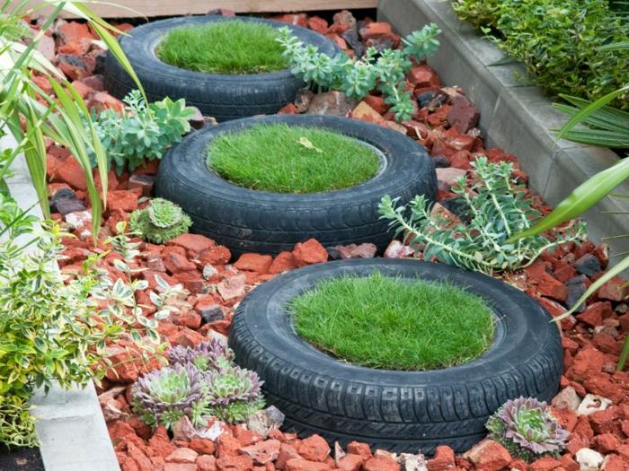 tee omat puutarhakoristeet istuttamalla ruohoa vanhoille autonrenkaille