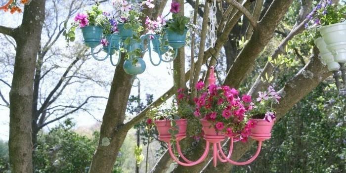 DIY -puutarhan sisustus muuttaa kynttilänjalan kasvisäiliöksi