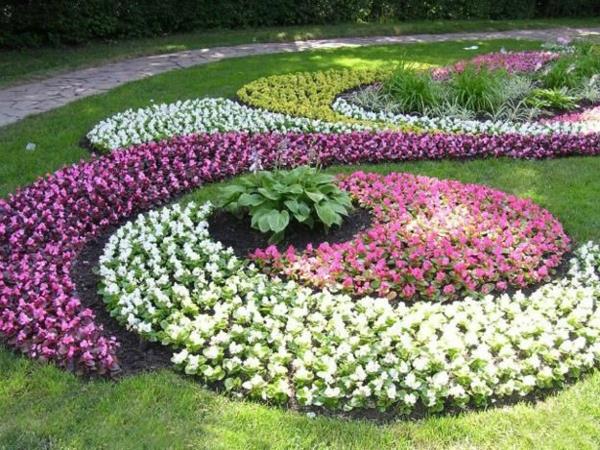 puutarhasuunnitteluesimerkkejä kukkapenkistä taidokkaasti