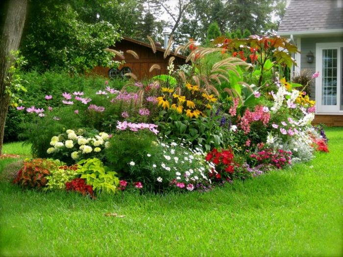 kauniit puutarhan maisemointiideani kävelytie kukkii