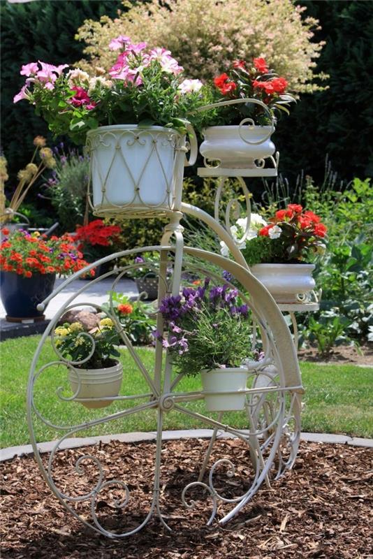 puutarhan suunnitteluideoita epätavallisia puutarhakoristeita polkupyörillä