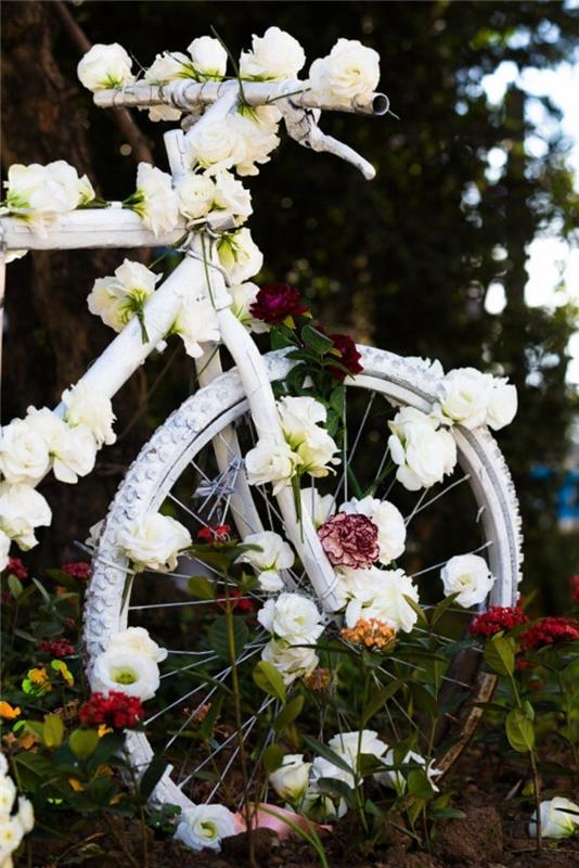 puutarhasuunnitteluideoita viehättäviä puutarhaideoita polkupyörällä kasvisäiliöksi