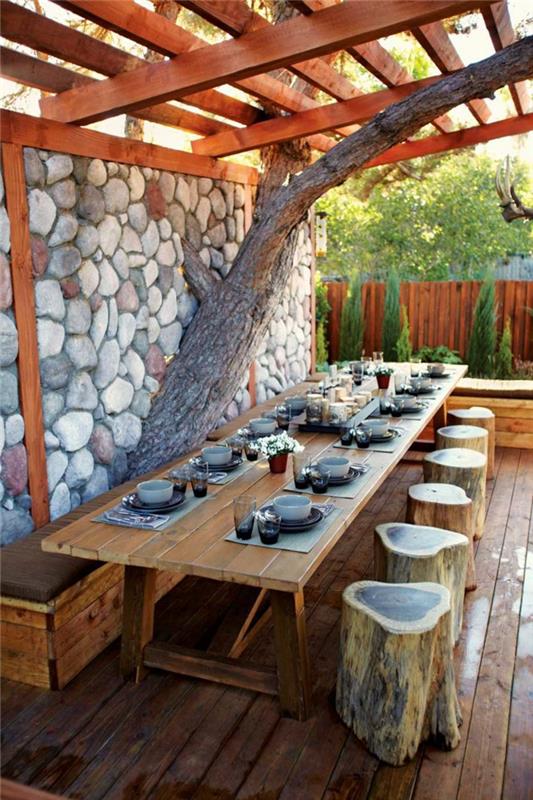 puutarhan suunnitteluideoita puinen pöytä kiviseinä maalaismainen jakkara puulattia