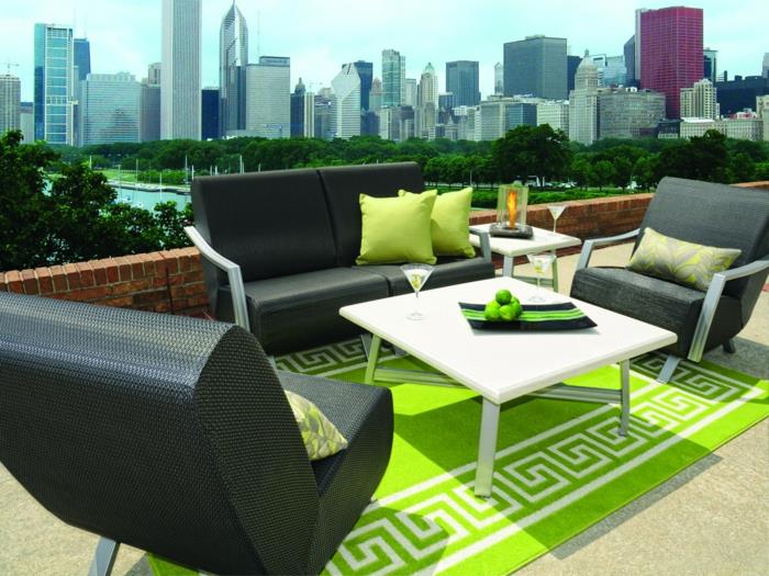 puutarhan suunnitteluideat nojatuolit puutarhakalusteet vihreä matto