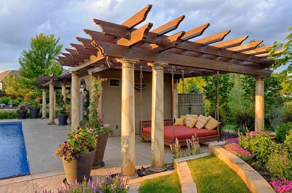 puutarhan suunnittelu ulkovuode pergola
