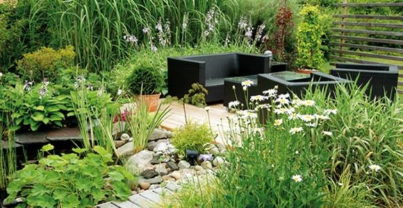 puutarha suunnittelu kasvit kivet deco sohva rentoutua