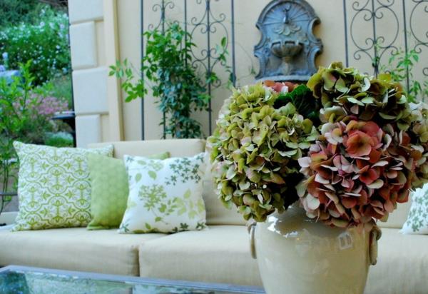 puutarha design terassi suunnitteluideoita huonekalut sohva sohvapöytä kukat