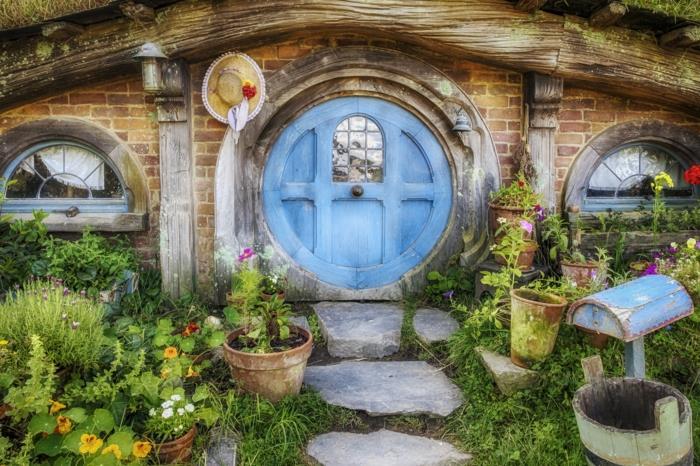 rakentaa puutarhatalo itse puutalo pyöreä ovi hobbit -talo