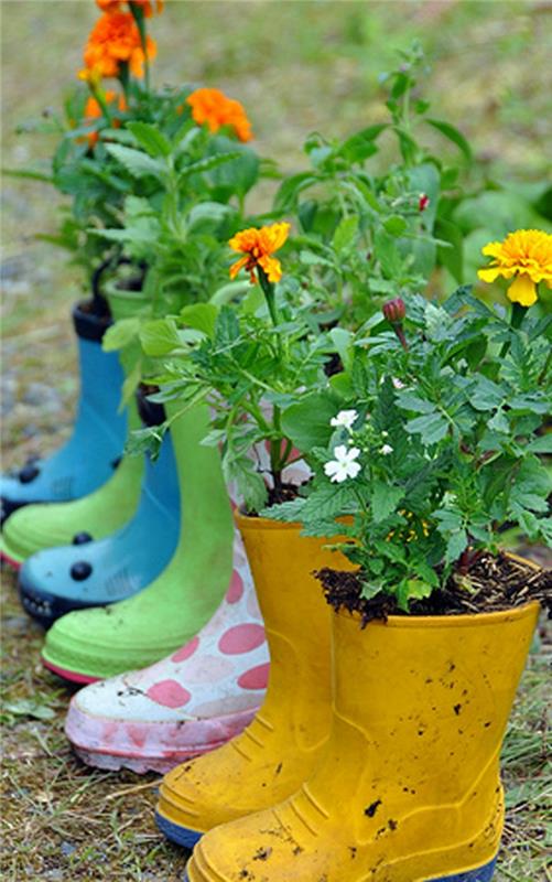 puutarhaideat uudelleenkäyttää vanhoja kenkiä kasvisäiliöitä hauska luova