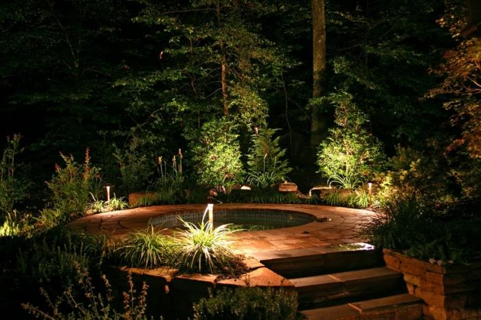 Puutarhaideat valaisevat puutarhan yöllä puutarhan suunnitteluun