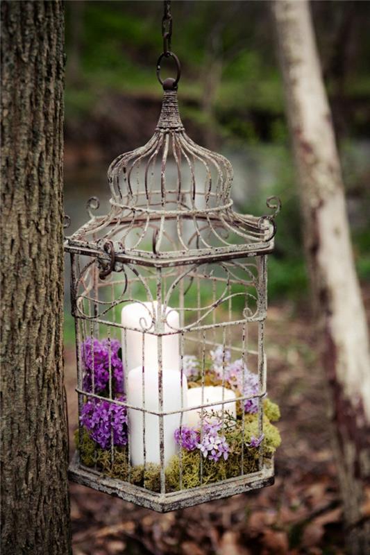 puutarhajuhlan sisustusideoita boho chic style deco vanha häkki valkoinen kynttilät liila sammal