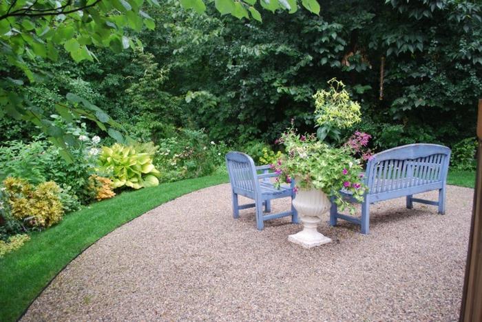 puutarha nojatuoli puutarha sohva puutarhakalusteet sininen kivi puutarha design