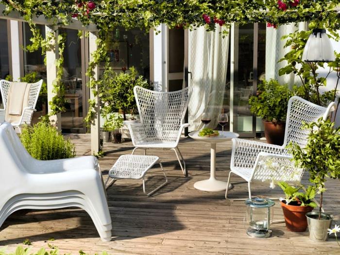 puutarha nojatuoli valkoinen tyylikäs puutarhakalusteet puutarhasuunnitteluideoita