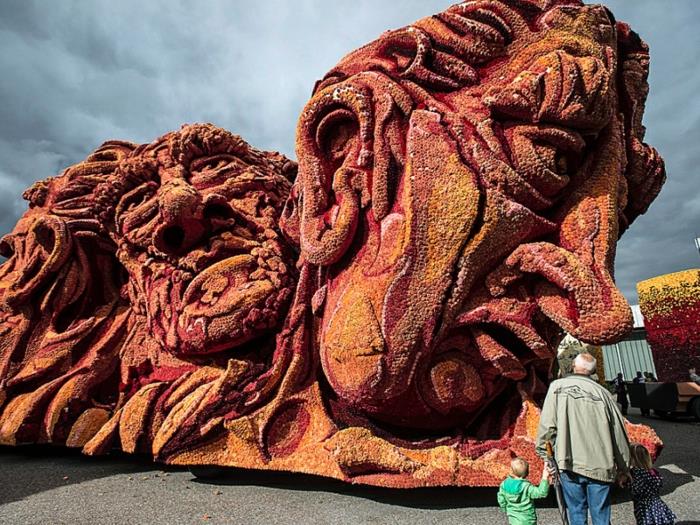 puutarhaveistokset Bloemencorso Zundert kukkaveistoksia