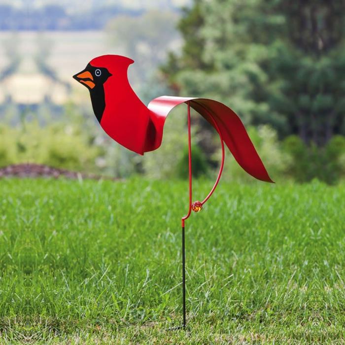 puutarhapistoke punainen lintu kaunistaa puutarhaa