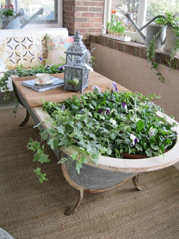rakenna oma puutarhapöytä vanha kylpyamme puupaneeli