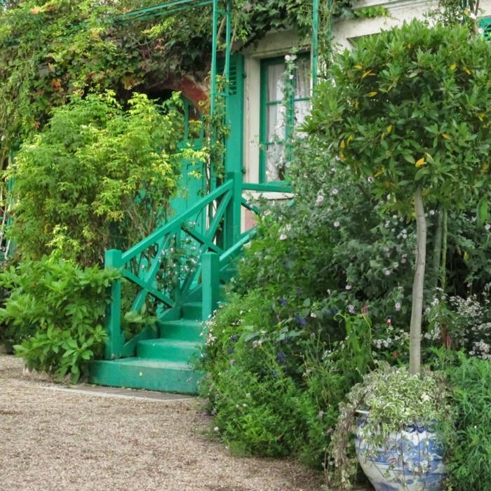 moderni puutarhasuunnittelu ulkoportaat yrtit vihreät portaat