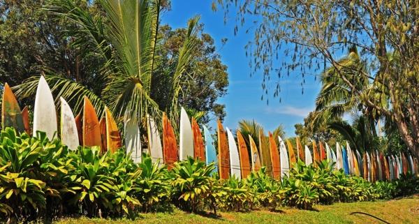 puutarha -aita ja reunat vanha puuidea surffaa