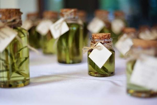 Valmista itsellesi pullo oliiviöljyä häälahjaksi