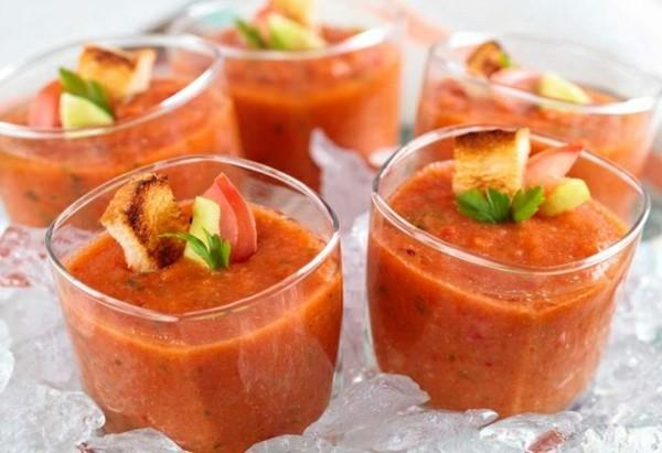 gazpacho -resepti kylmä tomaattikeitto kesäjuhla