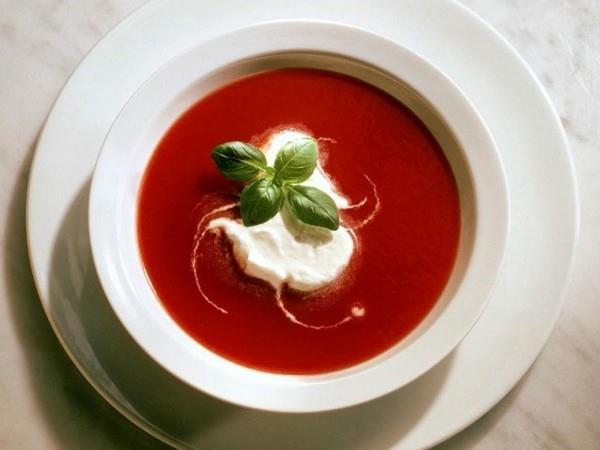 Gazpacho -resepti basilikalla ja kermalla