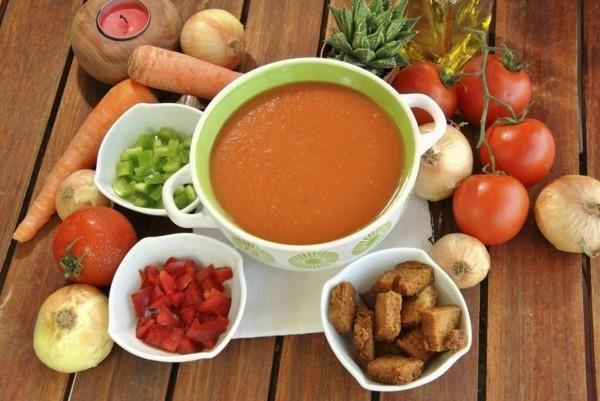 gazpacho -resepti alkuperäinen kylmä tomaattikeitto