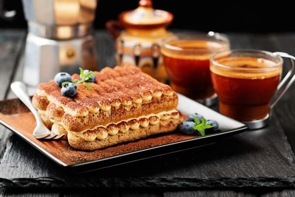 Tee oma syntymäpäiväkakku tiramisu lasiin
