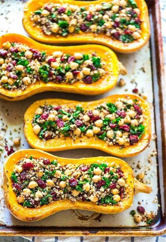 täytettyä kurpitsaa quinoa -lehtikaalin karpaloilla