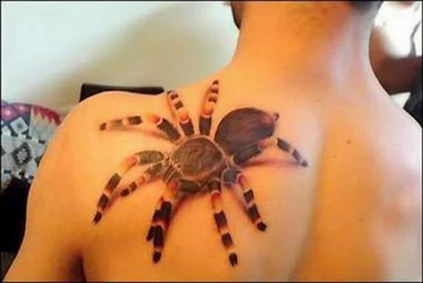 3d hämähäkkitatuoinnit selässä