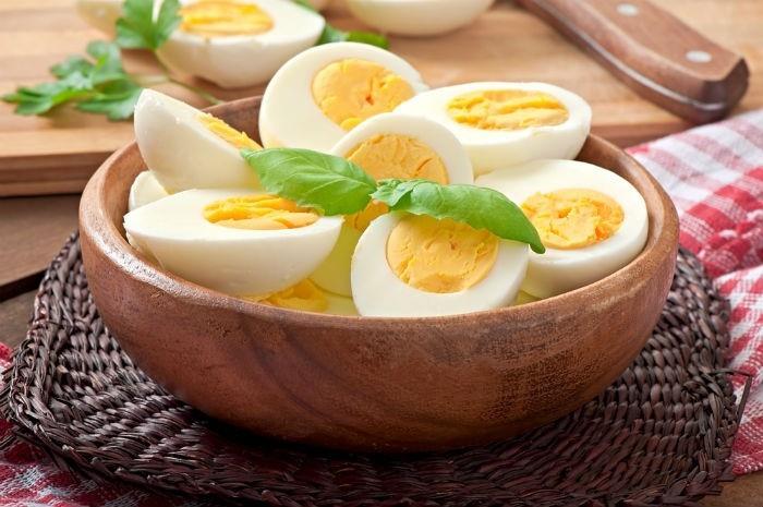 keitetyt munat terveellinen aamiainen