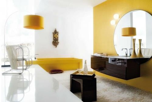 keltainen seinävalaisin lattiavalaisin kylpyhuone kylpyamme lumoava