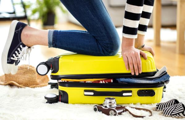Pakkaa keltainen matkalaukkusi oikein Pakkaa matkalaukkusi