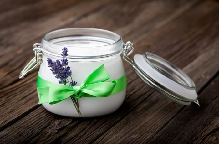 Tee lahjaideoita itse laventeliöljy lasissa