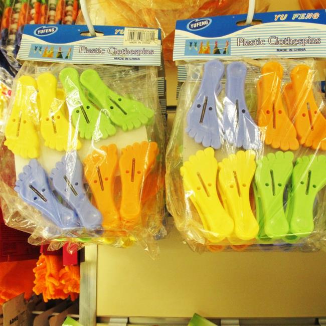 astiasto ostaa halpoja keittiövälineitä hauska leike jalat värillinen