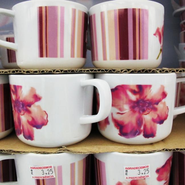 astiasto ostaa halpoja keittiövälineitä kupit kahvipalvelu kukkakuvio