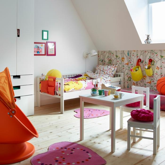 design lastenhuone ikea matot sydämet lasten huonekalut seinämaalaus tapetti