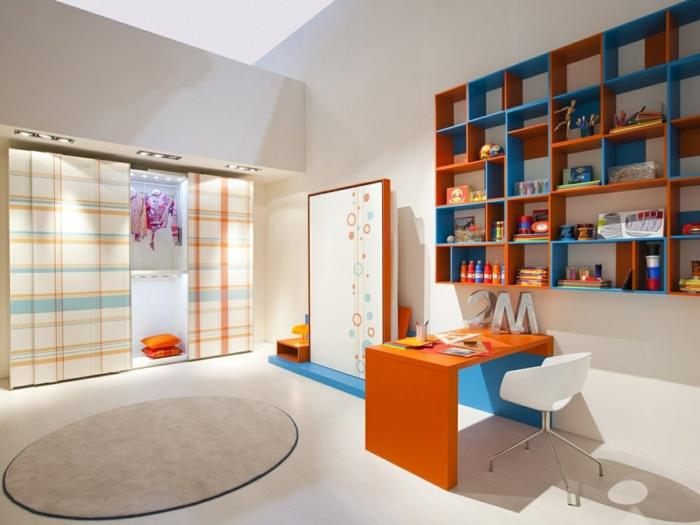 design lastenhuone avoimet seinähyllyt pyöreä matto vaatekaappi työpöytä