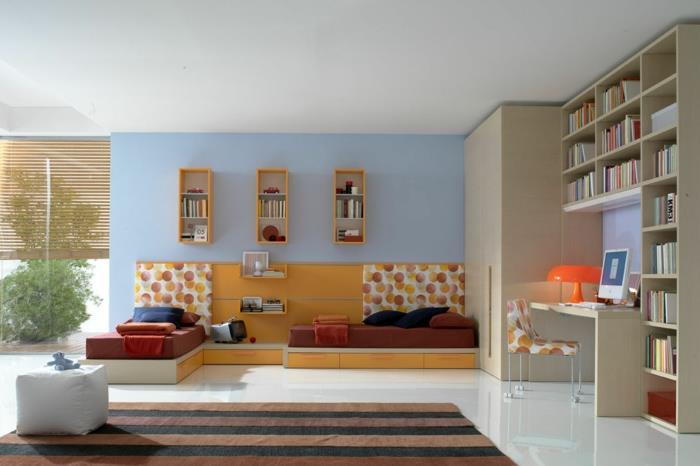lastenhuoneen suunnittelu siniset seinät raidallinen matto kirjasto