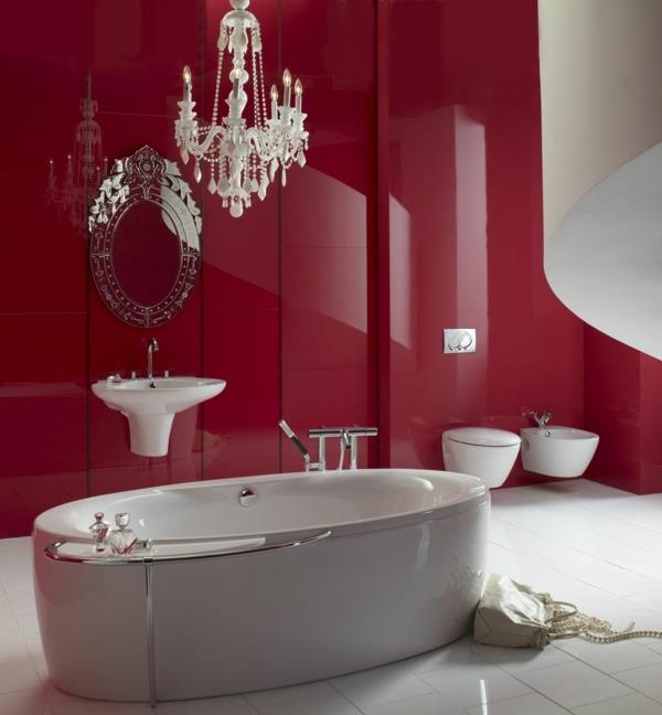 Suunnittele värikkäillä viininpunaisilla kiiltävillä seinillä kattokruunu barokkityyliin