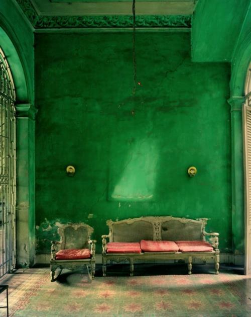 Kyllästetyt vihreät grunge -tyyliset seinät viehättävästi