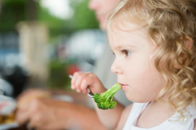terveellinen ruoka lapsille parsakaali tuoreet vihannekset